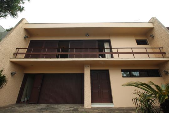 Garagem de casa para alugar com 3 quartos, 318m² em Chácara das Pedras, Porto Alegre