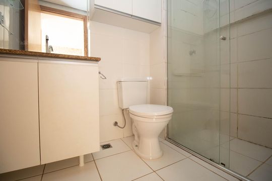 Banheiro Social de apartamento para alugar com 1 quarto, 35m² em Centro Urbano, Brasília
