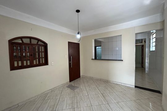 Casa para alugar com 2 quartos, 75m² em Realengo, Rio de Janeiro