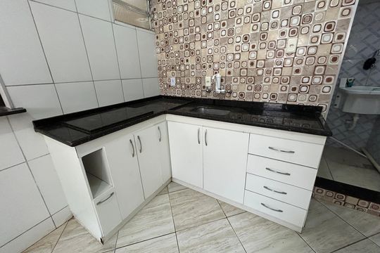 Cozinha de casa para alugar com 2 quartos, 75m² em Realengo, Rio de Janeiro