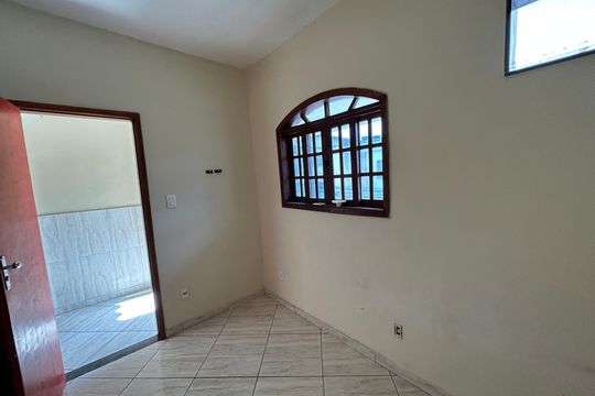 Quarto 1 de casa para alugar com 2 quartos, 75m² em Realengo, Rio de Janeiro