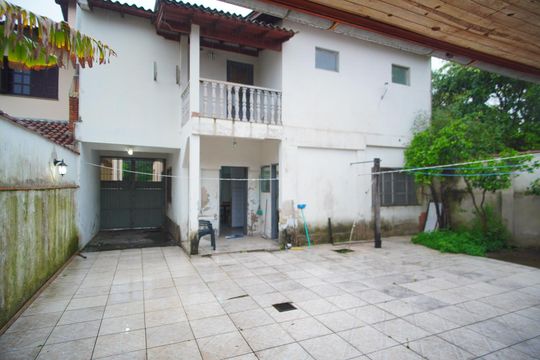Quintal de casa à venda com 3 quartos, 120m² em Rubem Berta, Porto Alegre