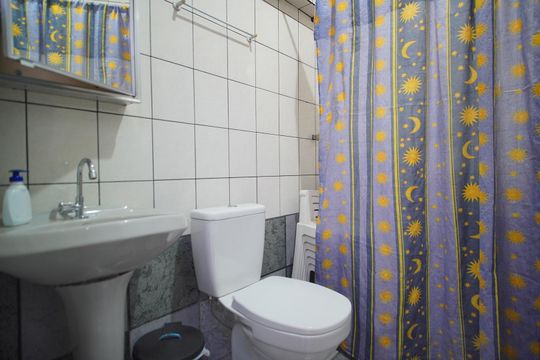 Banheiro de Serviço de casa à venda com 3 quartos, 120m² em Rubem Berta, Porto Alegre