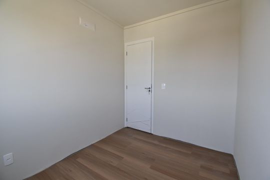 Quarto 2 de apartamento para alugar com 2 quartos, 53m² em Hauer, Curitiba