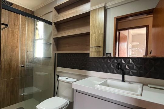 Banheiro de apartamento à venda com 2 quartos, 65m² em Ponte Preta, Campinas