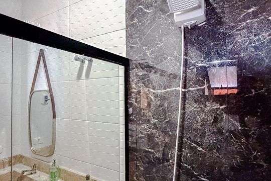 Banheiro de casa à venda com 1 quarto, 300m² em Vila Mariana, São Paulo