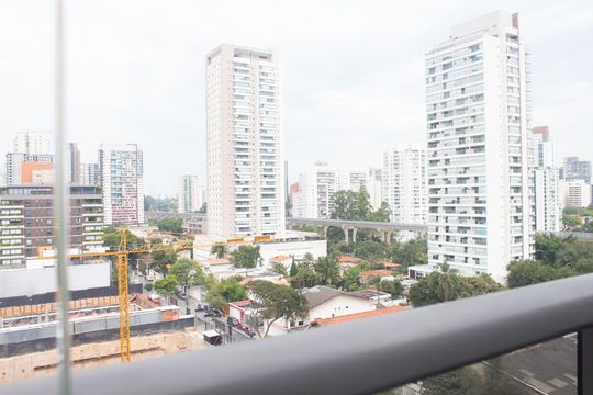 Varanda de kitnet/studio para alugar com 1 quarto, 42m² em Cidade Monções, São Paulo