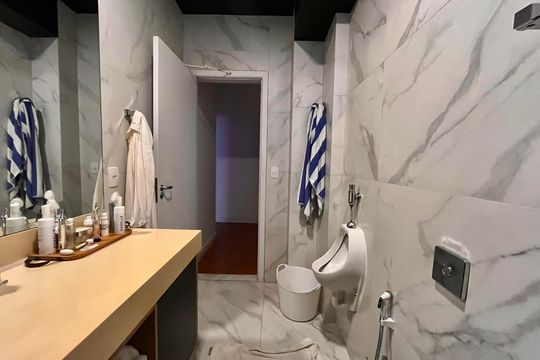 Banheiro 2 de apartamento à venda com 4 quartos, 210m² em Copacabana, Rio de Janeiro