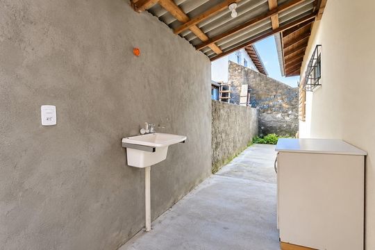 Área de serviço de casa para alugar com 3 quartos, 75m² em Serraria, São José
