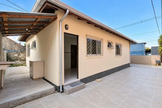 Garagem de casa para alugar com 3 quartos, 75m² em Serraria, São José