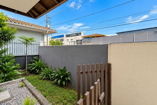 Quintal de casa para alugar com 3 quartos, 75m² em Serraria, São José