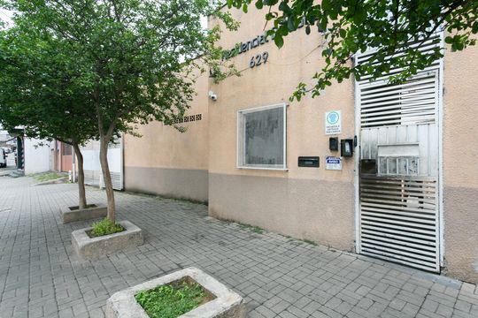 Fachada  de casa de condomínio à venda com 2 quartos, 55m² em Jardim Miriam, São Paulo