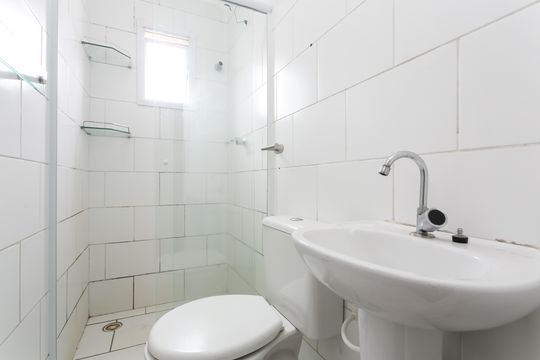 Banheiro  de casa de condomínio à venda com 2 quartos, 55m² em Jardim Miriam, São Paulo