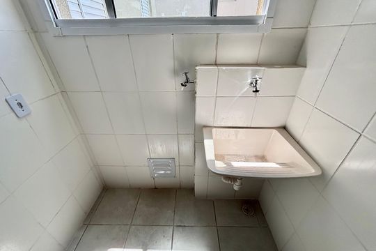Área de serviço de apartamento para alugar com 2 quartos, 49m² em Jardim Lourdes, Ferraz de Vasconcelos