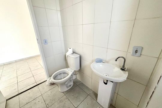 Banheiro de apartamento para alugar com 2 quartos, 49m² em Jardim Lourdes, Ferraz de Vasconcelos