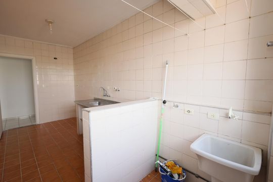 Área de serviço de apartamento para alugar com 2 quartos, 66m² em Vila Yara, Osasco