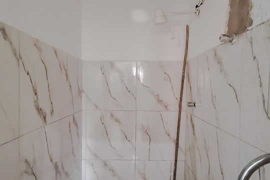 Banheiro de kitnet/studio para alugar com 1 quarto, 27m² em Liberdade, São Paulo