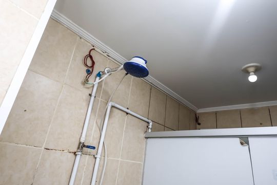 Banheiro de kitnet/studio para alugar com 1 quarto, 15m² em Cambuci, São Paulo