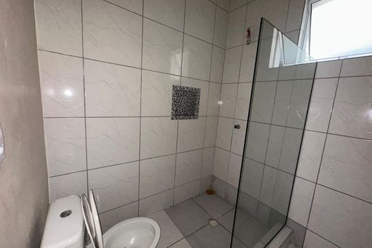 Banheiro de casa para alugar com 2 quartos, 80m² em Vila Pouso Alegre, Barueri