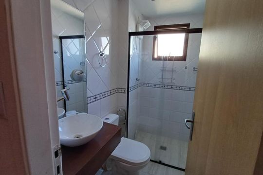 Banheiro social de apartamento para alugar com 1 quarto, 45m² em Vila Morumbi, São Paulo