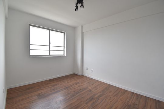 Quarto 1 de apartamento à venda com 2 quartos, 45m² em Água Verde, Curitiba