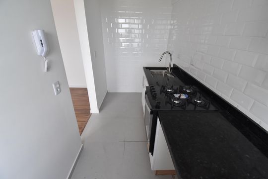 Cozinha de apartamento à venda com 2 quartos, 45m² em Água Verde, Curitiba