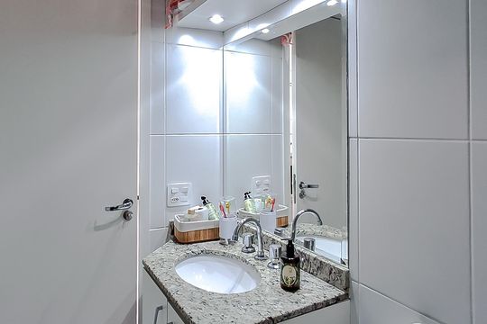 Banheiro de apartamento para alugar com 1 quarto, 35m² em Aclimação, São Paulo