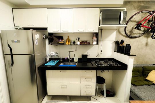 Cozinha de apartamento para alugar com 1 quarto, 31m² em Vila das Belezas, São Paulo