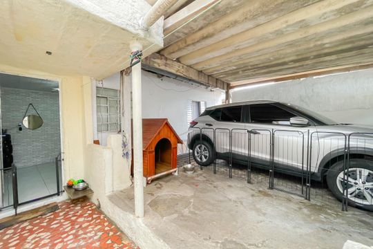 Garagem de casa à venda com 2 quartos, 150m² em Umuarama, Osasco