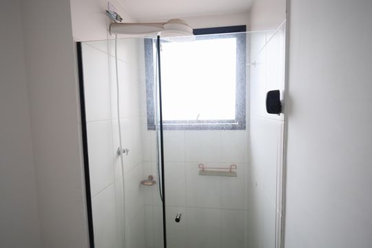 Banheiro de apartamento à venda com 3 quartos, 56m² em Padroeira, Osasco