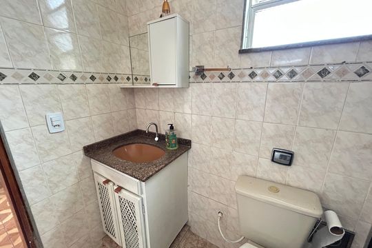 Banheiro de apartamento para alugar com 2 quartos, 63m² em Pilares, Rio de Janeiro