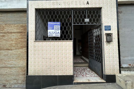 Fachada + placa de apartamento para alugar com 2 quartos, 63m² em Pilares, Rio de Janeiro