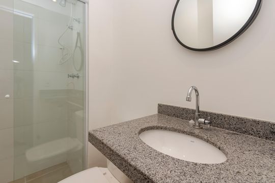 Banheiro de kitnet/studio à venda com 1 quarto, 24m² em Vila Congonhas, São Paulo