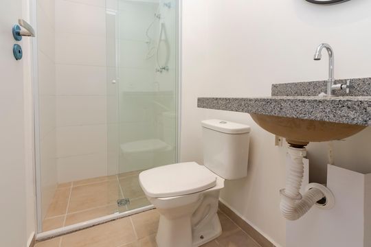 Banheiro de kitnet/studio à venda com 1 quarto, 24m² em Vila Congonhas, São Paulo