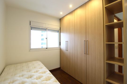 Quarto 1 de apartamento à venda com 2 quartos, 71m² em Moema, São Paulo