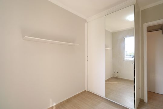 Quarto 1 de apartamento para alugar com 2 quartos, 48m² em Vila Anastácio, São Paulo
