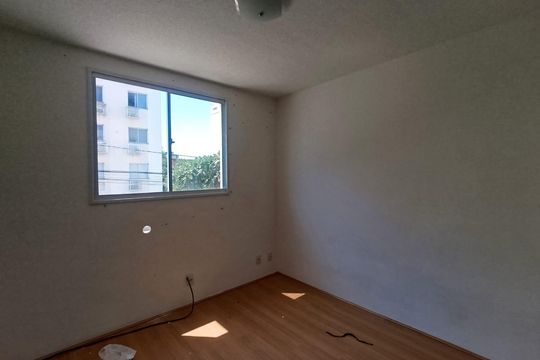 Quarto 2 de apartamento para alugar com 2 quartos, 56m² em Vila Catia, Nova Iguaçu