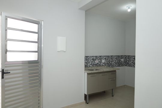 Casa para alugar com 1 quarto, 30m² em Parque Guaianazes, São Paulo
