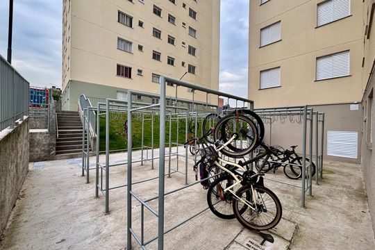 Bicicletario de apartamento para alugar com 2 quartos, 49m² em Jardim Lourdes, Ferraz de Vasconcelos