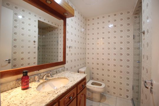 Banheiro de apartamento para alugar com 2 quartos, 85m² em Independência, Porto Alegre