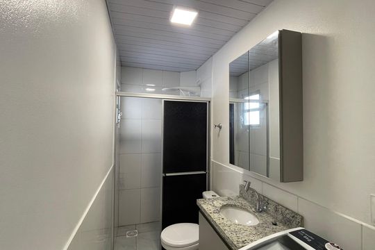 Banheiro de kitnet/studio para alugar com 1 quarto, 40m² em Jardim Eldorado, Palhoça