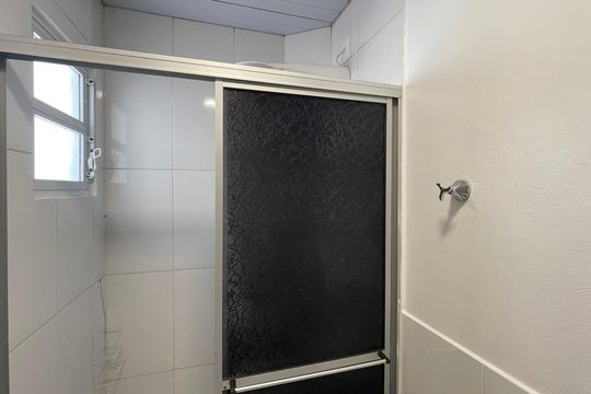 Banheiro de kitnet/studio para alugar com 1 quarto, 40m² em Jardim Eldorado, Palhoça