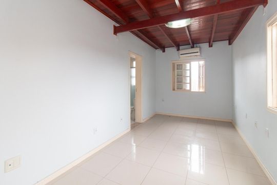 Quarto 3 de casa para alugar com 4 quartos, 340m² em Cavalhada, Porto Alegre