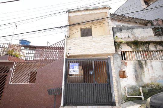 Placa de casa à venda com 4 quartos, 300m² em Vila Linda, Santo André