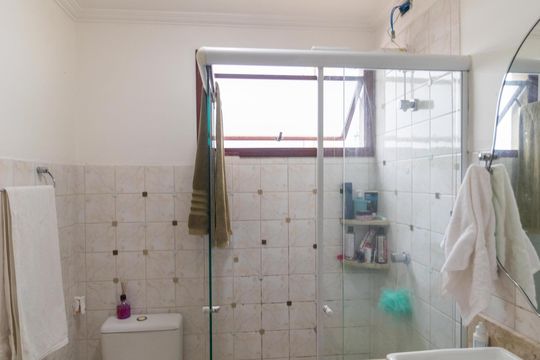 Banheiro de apartamento para alugar com 2 quartos, 63m² em Jardim das Bandeiras, Campinas