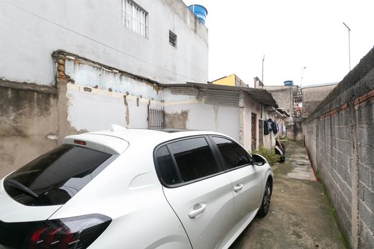 Garagem  de casa à venda com 2 quartos, 125m² em Vila Mara, São Paulo