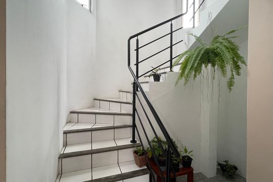 Escada de acesso ao piso 2 de casa para alugar com 3 quartos, 298m² em Jardim Eldorado, Palhoça