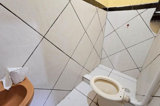 Banheiro de casa para alugar com 1 quarto, 32m² em Guaratiba, Rio de Janeiro