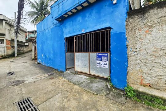Fachada de casa para alugar com 1 quarto, 35m² em Guaratiba, Rio de Janeiro