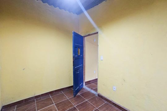 Quarto de casa para alugar com 1 quarto, 32m² em Guaratiba, Rio de Janeiro